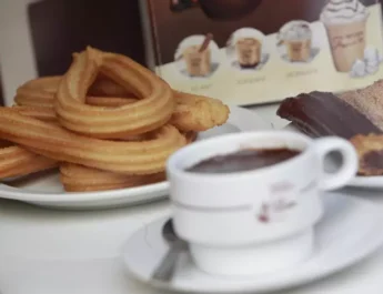 Cierre de una churrería en Málaga por incumplir la normativa de extracción de humos: la importancia de cumplir con la normativa para mantener un negocio de hostelería operativo