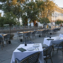 Sevilla permite a los bares renovar la licencia de sus veladores