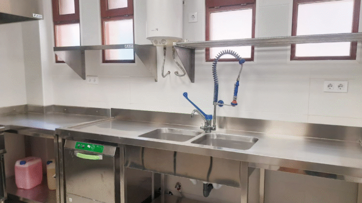 Renovación completa de la cocina del comedor escolar y social en San Esteban de Litera