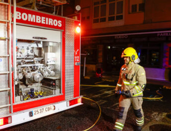 Incendio controlado en una parrillada de Vilagarcía: claves para reforzar la seguridad en cocinas profesionales. Actuación eficaz de los servicios