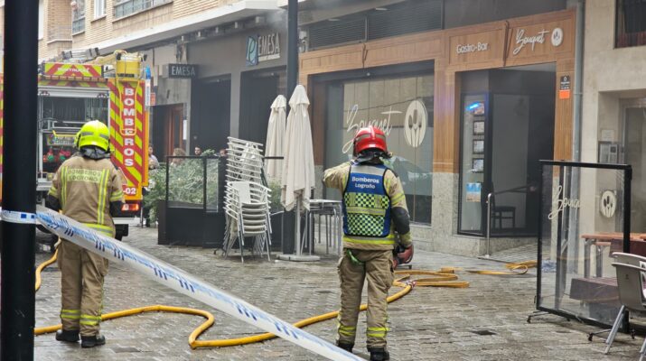 Alarma en Logroño tras un incendio en la cocina de un bar del centro. Una mañana de tensión en Saturnino Ulargui.