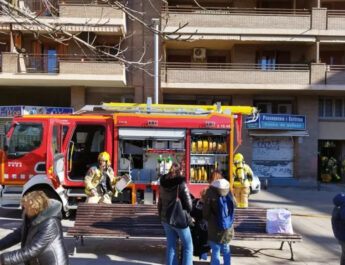 Un incendio en una campana extractora moviliza a los Bomberos en L’Escorxador