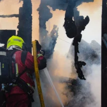 Devastador incendio destruye un emblemático chiringuito en Nuevo Portil y genera gran alarma social. Un suceso impactante que conmociona a vecinos