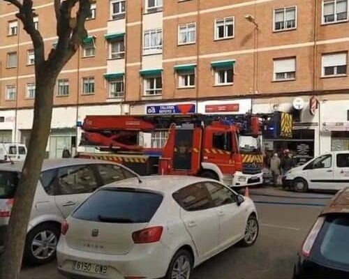 Bomberos intervienen tras incendio en cocina de bar en Obispo Acuña, Zamora