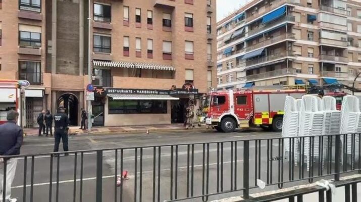 Incendio en restaurante del barrio Infante Juan Manuel de Murcia provoca desalojos y alarma vecinal. Un suceso repentino