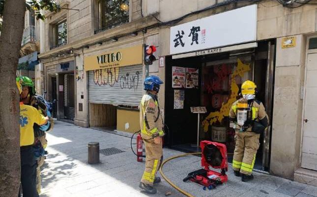 Incendio en cocina de restaurante en Sabadell deja heridos por inhalación de humo