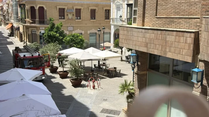 Evacuación y momentos de tensión tras un incendio en un conocido restaurante japonés de Huelva