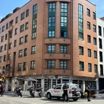 Un incendio en la cocina de un hotel de Gijón provoca tensión en una céntrica calle de la ciudad