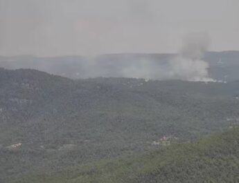 Controlan el incendio en Sant Quirze de Safaja tras horas de confinamiento de los vecinos