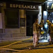 Un incendio arrasa la cocina del restaurante A Esperanza en Ferrol durante la madrugada