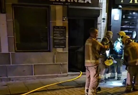 Un incendio arrasa la cocina del restaurante A Esperanza en Ferrol durante la madrugada