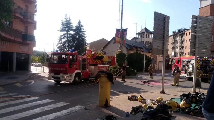 Incendio en un restaurante de La Seu d'Urgell obliga a desalojar un edificio por seguridad