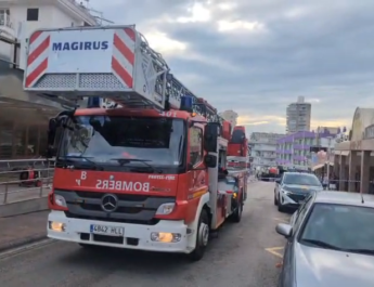 Alarma en Magaluf: 50 vecinos desalojados por un incendio en un bar. Un fuego en la calle Punta Ballena obliga a evacuar